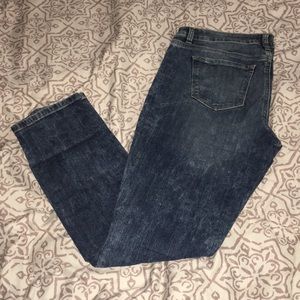 LIKE NEW REFUGE DISTRESSED BLEACHED WASH JEAN